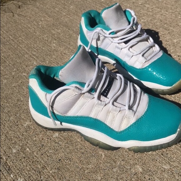 Jordan’s Aqua low top 11’s - Picture 2 of 4